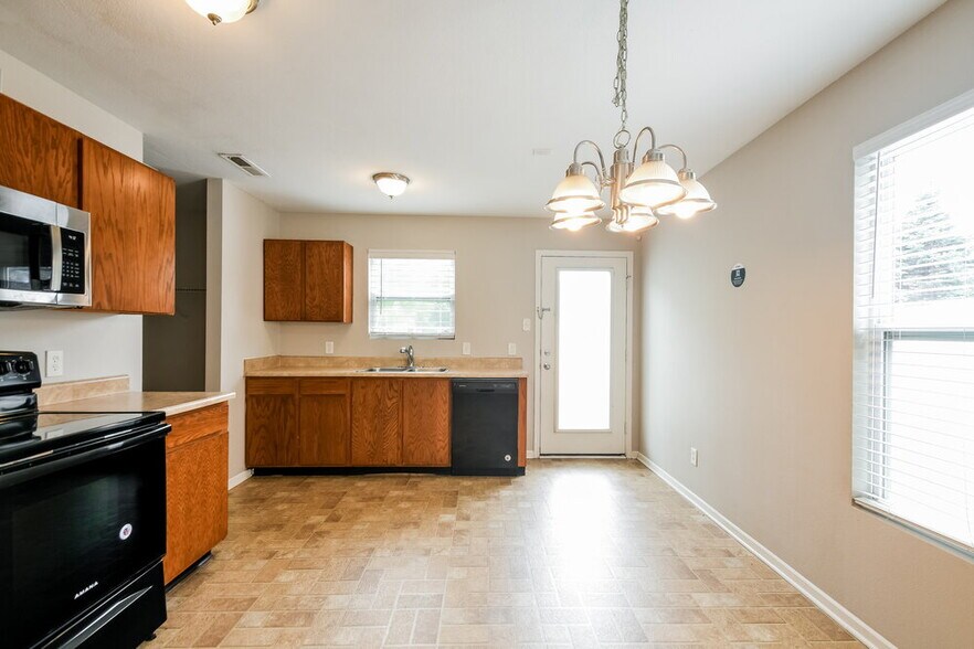 Building Photo - 8039 Bach Dr