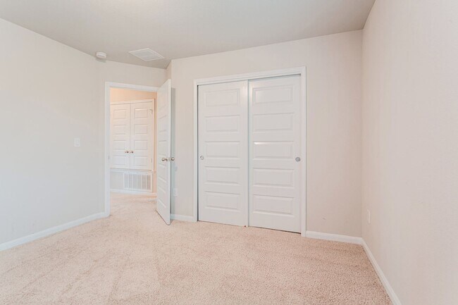 Building Photo - 605 Allenscreek Way-