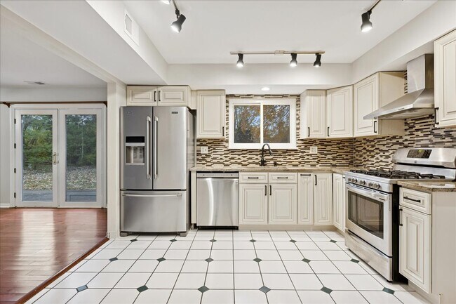 Building Photo - 20 S Parliament Way