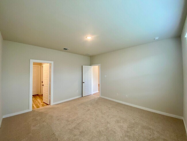 Building Photo - BRAND NEW HOME