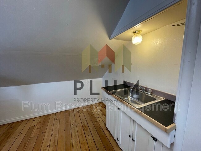 Building Photo - 807 Bulwer St