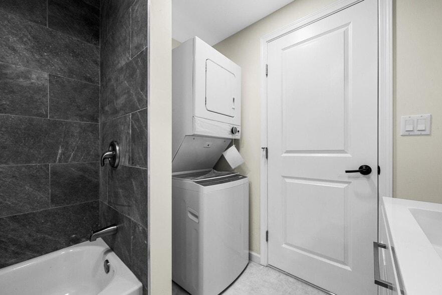 Building Photo - 346 Bennett St