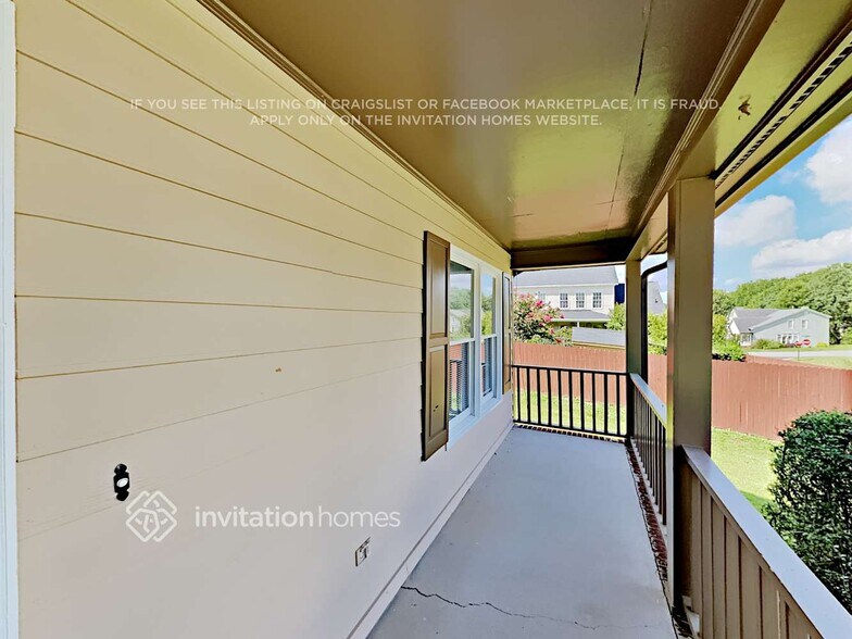 Building Photo - 1004 Shady Ln
