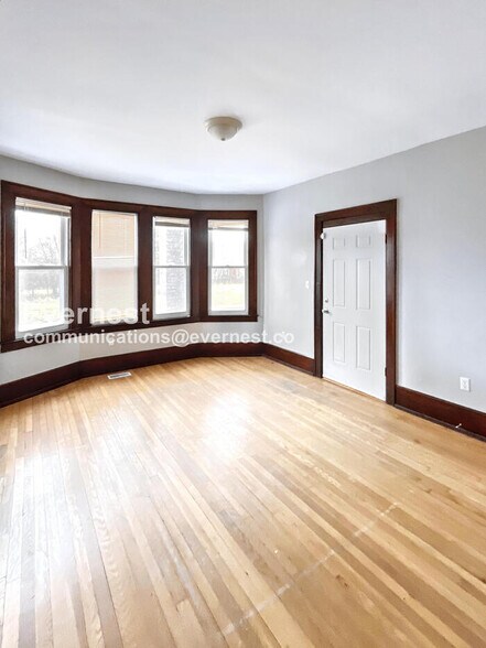 Building Photo - 9429 Brush St