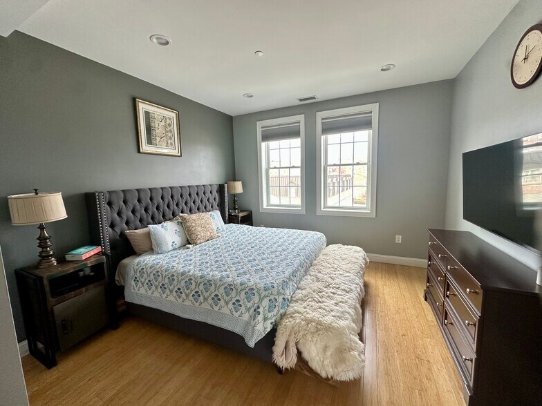 Building Photo - 30 High St