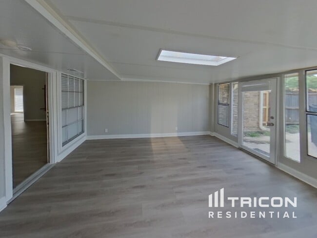 Building Photo - 10144 Desert Willow Dr