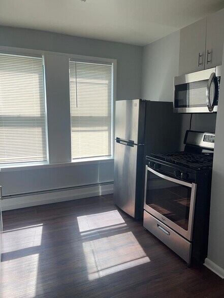 Building Photo - 3914 Maine Ave