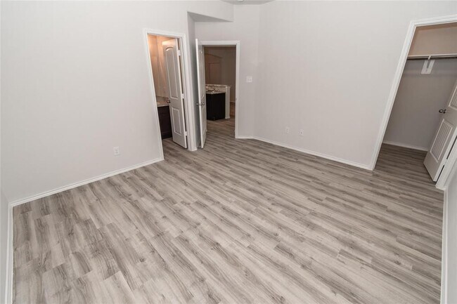 Building Photo - 2735 Madison Ct