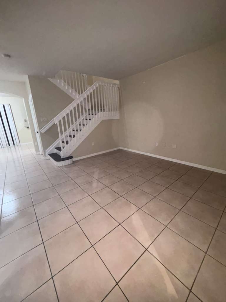 Building Photo - 2819 SE 15th Rd