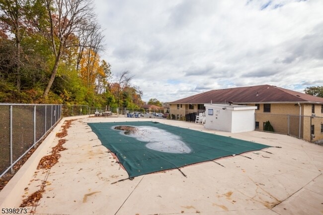 Building Photo - 263 Somerset St