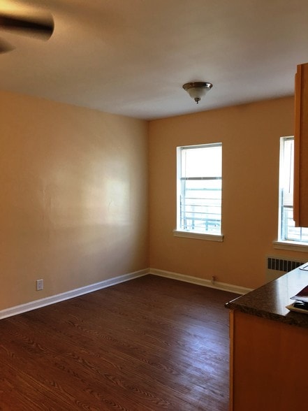 open kitchen / living room - 2615 John F. Kennedy Blvd