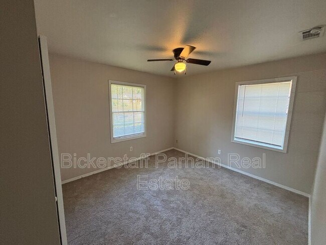 Building Photo - 6120 King William Dr