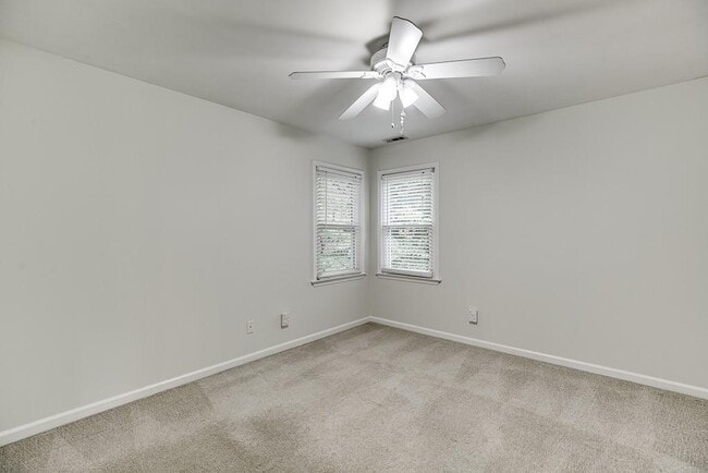 Building Photo - 6655 Lake Run Dr