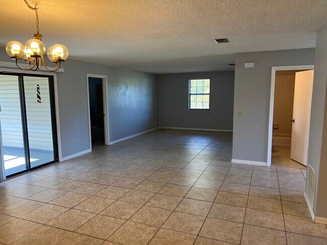 Building Photo - 33 Fernwood Lane