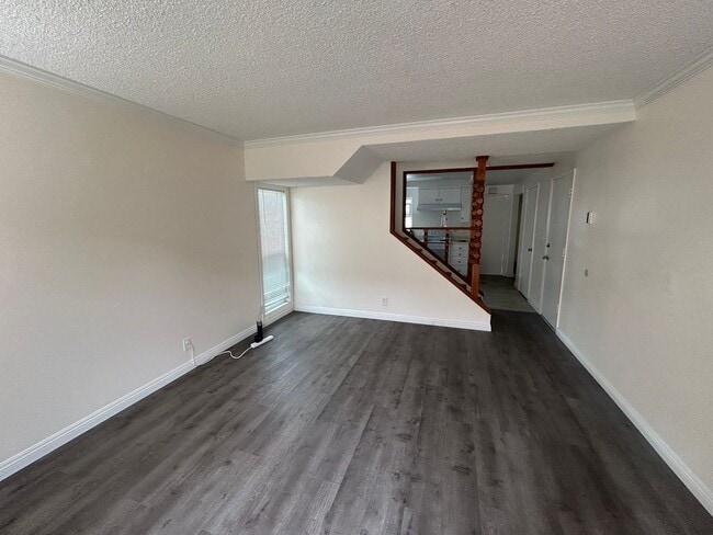 Building Photo - Lovely Cypress townhouse available, garage...