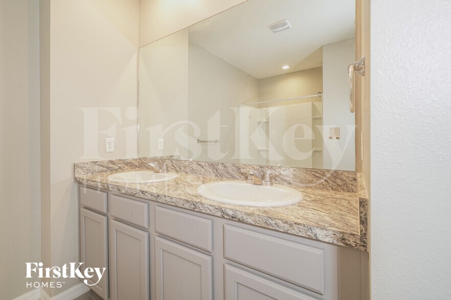 Building Photo - 1055 Andean Ln