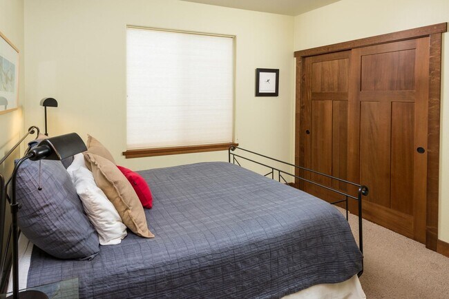 Building Photo - Charming Westside 2 Bed + Office | Trails, River Access & Minutes to Old Mill