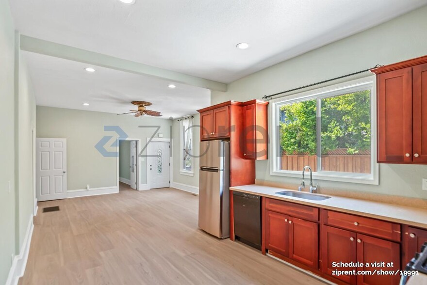 Building Photo - 142 N 15th St