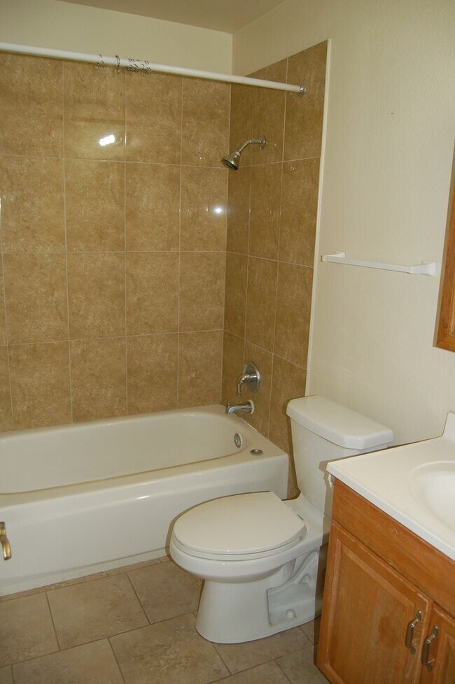 Building Photo - 7185 Acorn Ct