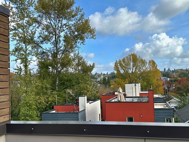 Building Photo - Beacon Hill Townhouse