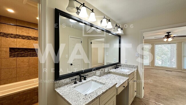 Building Photo - 4 Bedroom, 4.5 Bath Home in Heart of Hoover