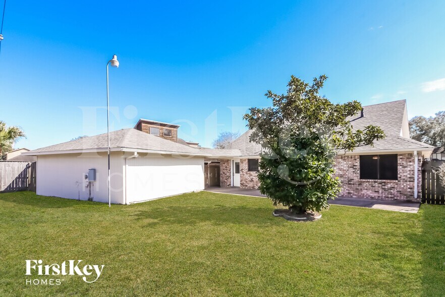 Building Photo - 6611 Gleneagles Dr