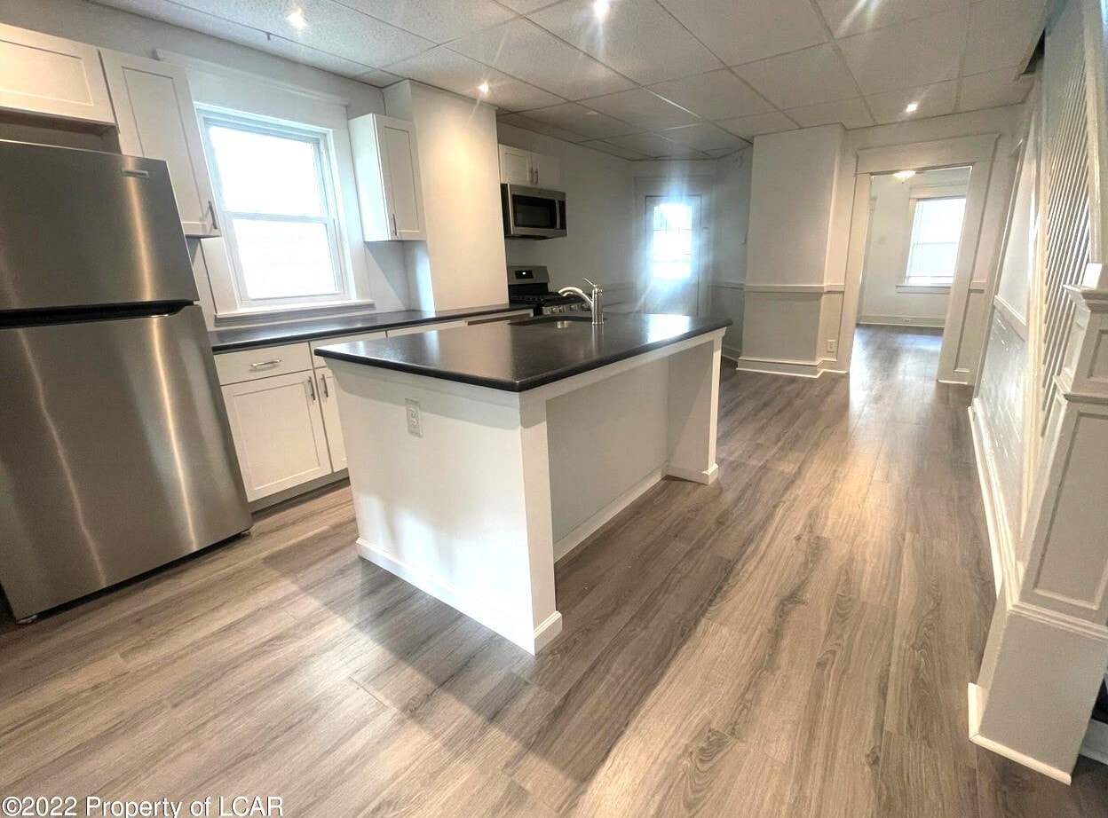 Building Photo - 87 Pine St