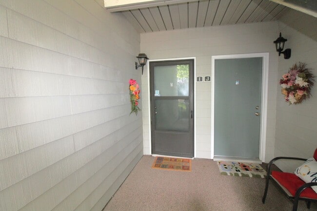 Building Photo - 2 Bedroom Condo In South Park!