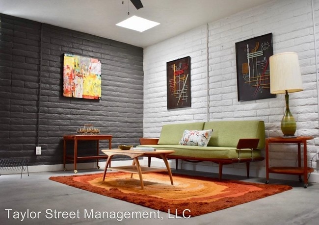 Building Photo - 328 E Willetta St