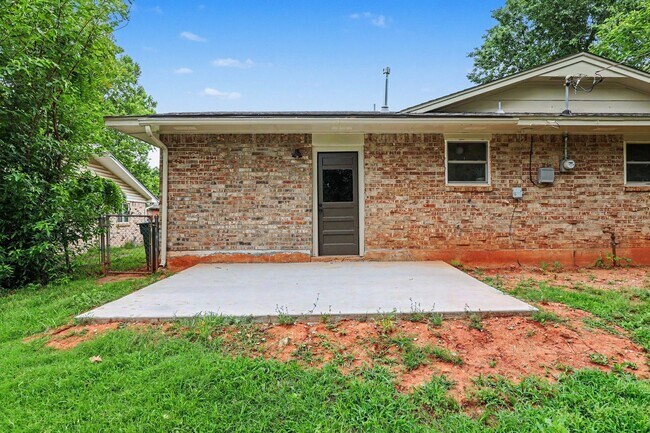 Building Photo - Adorable in Central Edmond