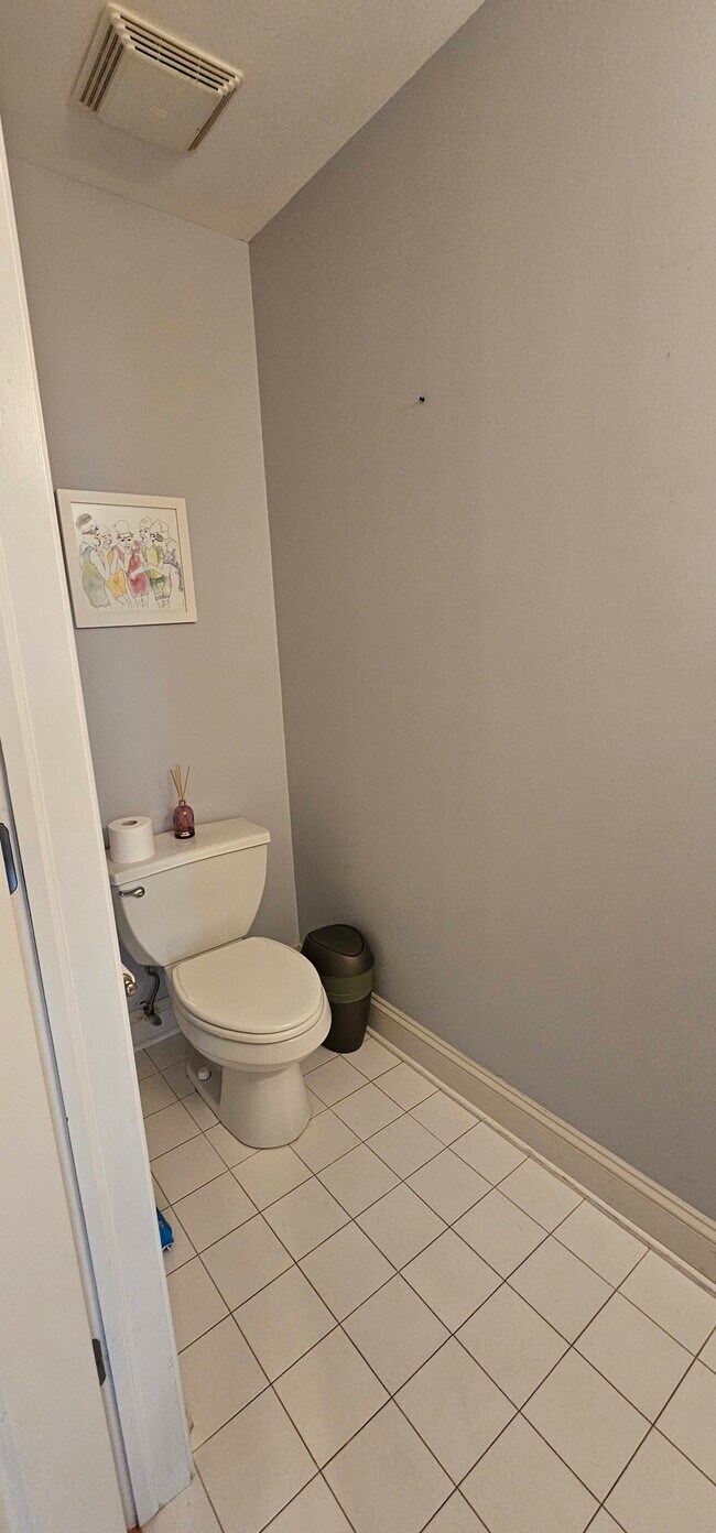 Building Photo - 2330 W St Paul Ave