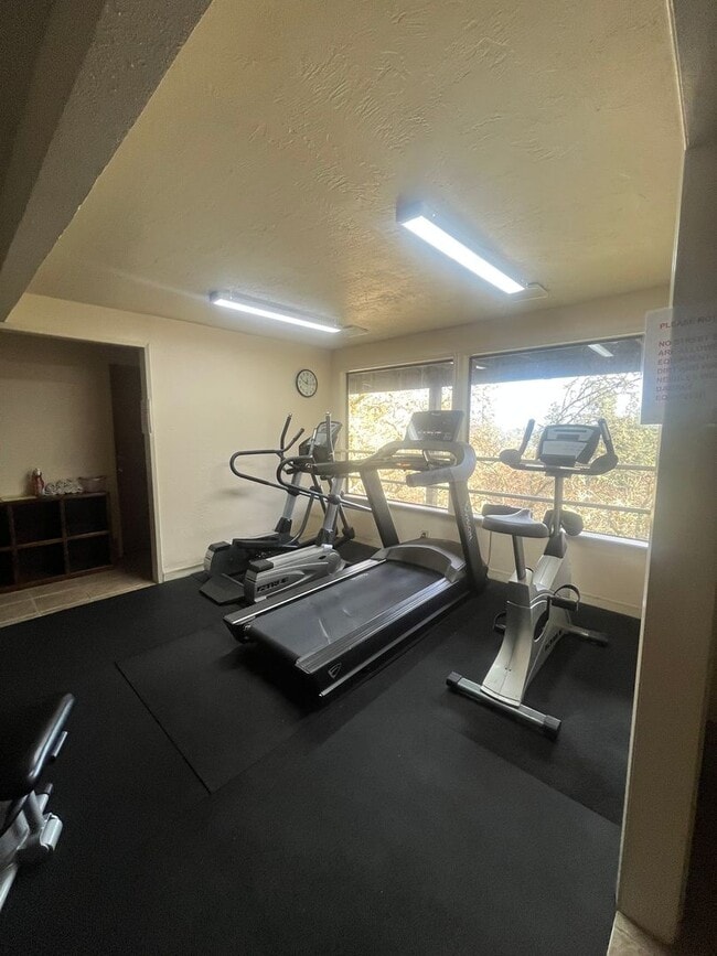 Building Photo - 2-Bedroom 2-Bathroom Condo POOL, HOT TUB and GYM included