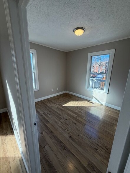 Building Photo - 171 Capen St