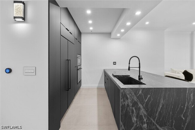 Building Photo - 23191 Fashion Dr