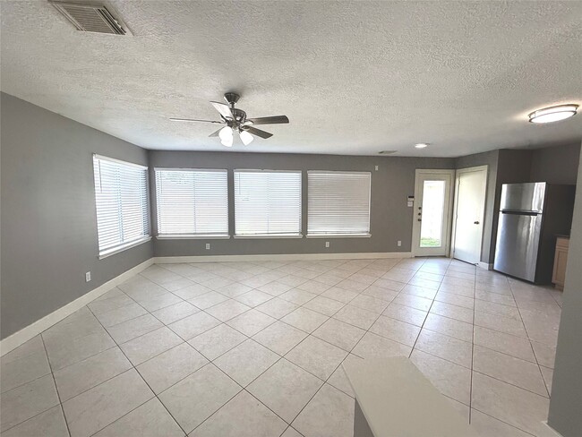 Building Photo - 10027 Farrell Dr