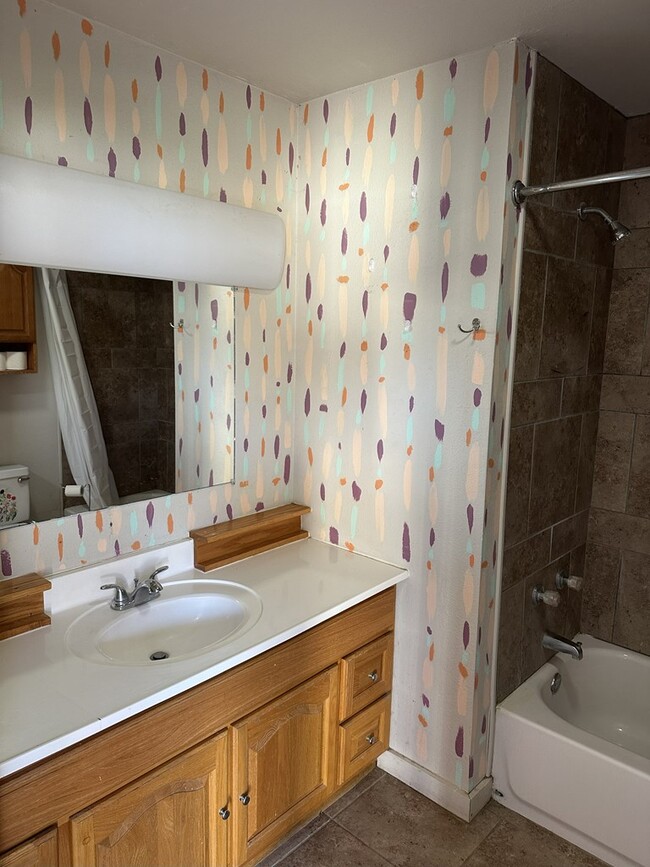 Building Photo - 1104 N 5th St