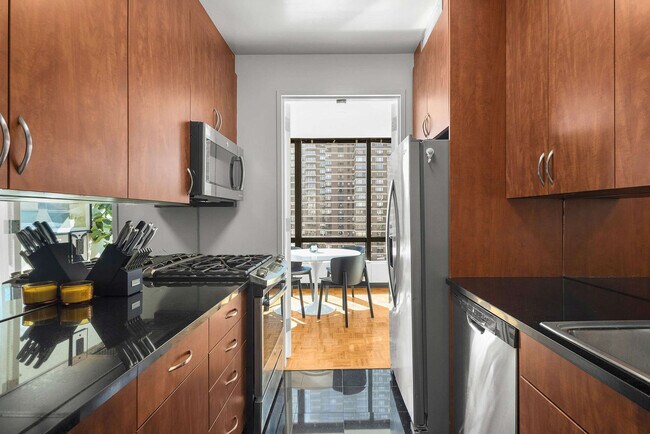 Building Photo - 420 E 61st St