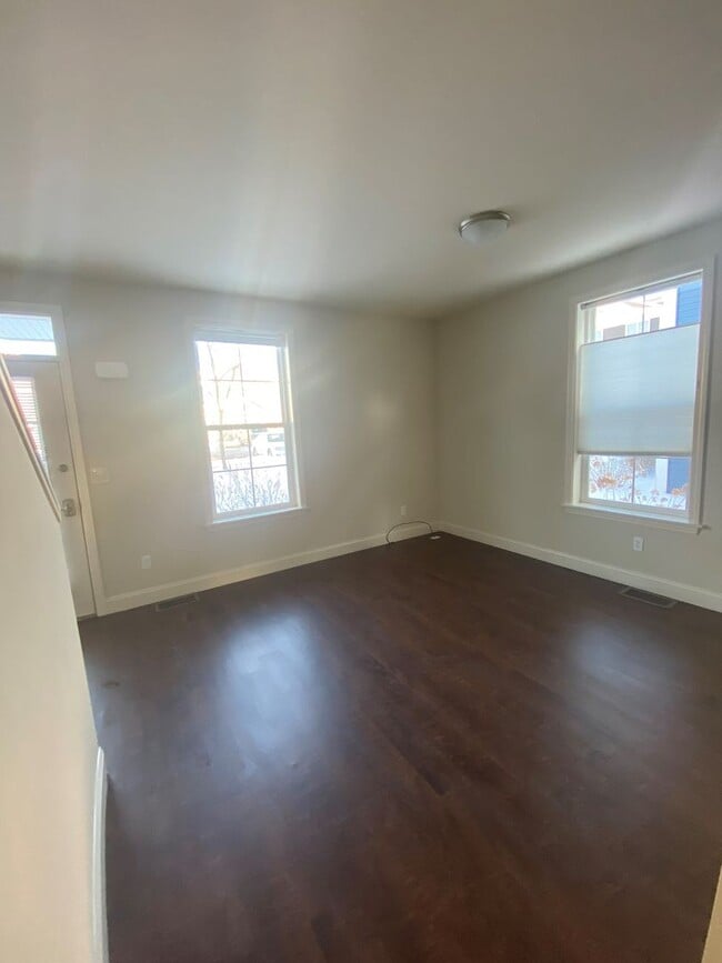 Building Photo - 243 Bayberry Cir