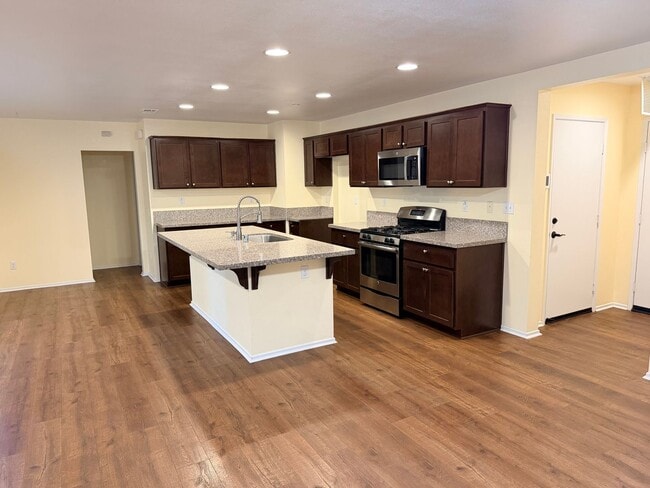 Building Photo - Estrella home for rent!