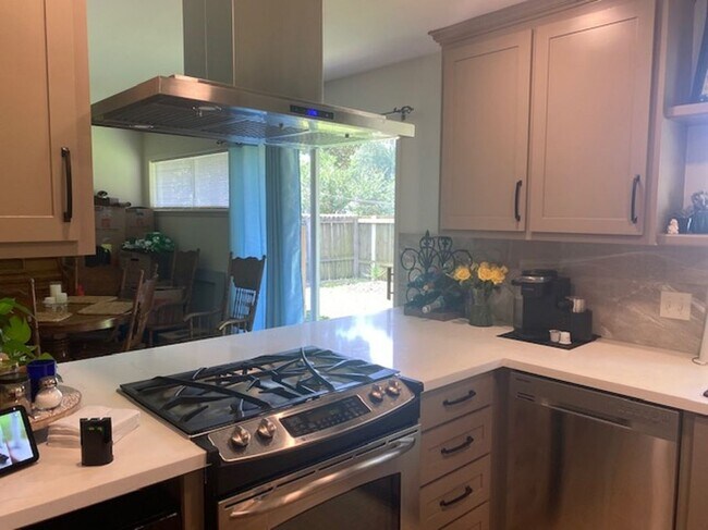 Building Photo - 8082 Sholar Dr