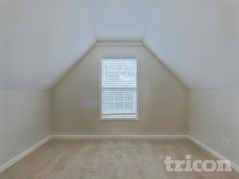 Building Photo - 214 Raleigh Way