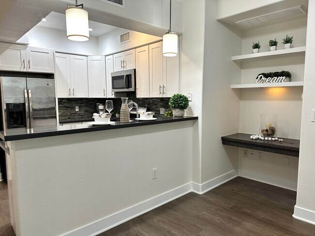 Building Photo - 24595 Town Center Dr