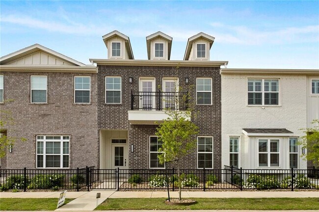Building Photo - 2900 SW Arlington Blvd