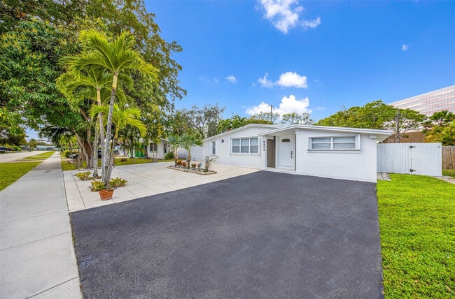 Building Photo - 5921 NE 1st Ave.