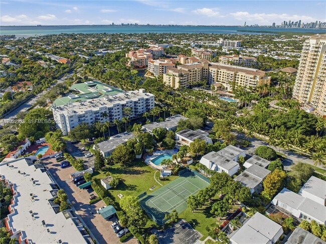 Building Photo - 210 Seaview Dr