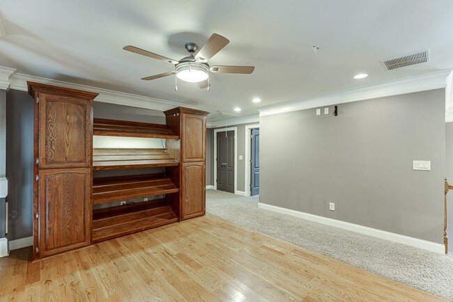 Building Photo - 940 Chateau Forest Rd