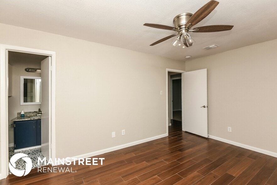 Building Photo - 812 Lake Pl