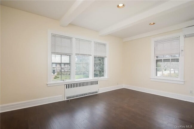 Building Photo - 50 Greenacres Ave