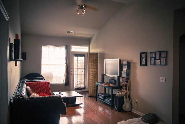 Building Photo - 4245 NE Meadow Creek Cir