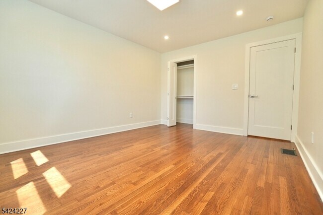 Building Photo - 25 Sanford Ave